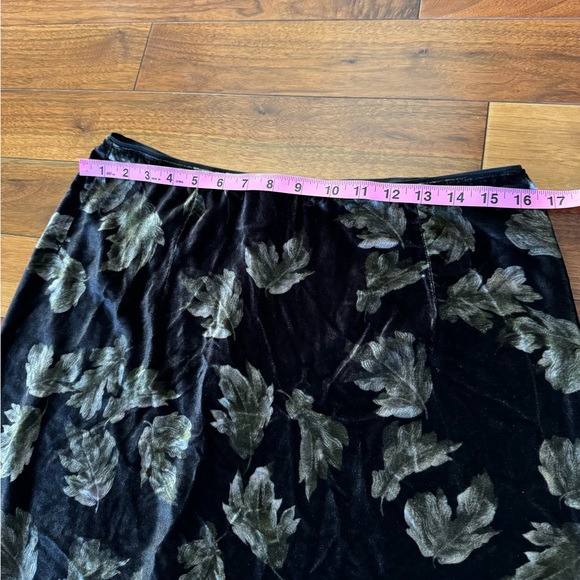 Vince Fallen Leaf Velvet Skirt, Size 10 - Picture 7 of 15